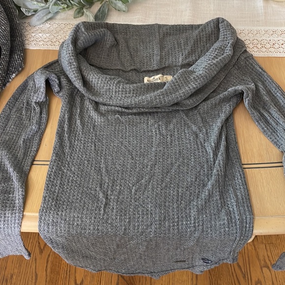Hollister grey lightweight size Small cowl neck sweater. - Picture 3 of 3